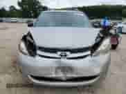 2010 Toyota Sienna CE z VIN 5TDKK4CC2AS297884, wystawiony jako Copart lot #67843815 z przebiegiem 171 954 mil mil oraz Szkoda całkowita • Salvage title. Historia ofert i sprzedaży dostępna na DreamBid. Obrazek 5.