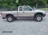 2002 Chevrolet S-10 LS с VIN 1GCCT19W028200267, выставлен на аукционе IAAI как лот 42896478 с пробегом 129 029 миль миль и . История ставок и продаж доступна на DreamBid. Изображение 13.