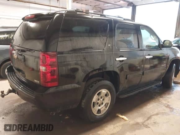 2011 Chevrolet Tahoe LT z VIN 1GNSKBE06BR303636, wystawiony jako IAAI lot #42577295 z przebiegiem 285 459 mil mil oraz . Historia ofert i sprzedaży dostępna na DreamBid. Obrazek 4.