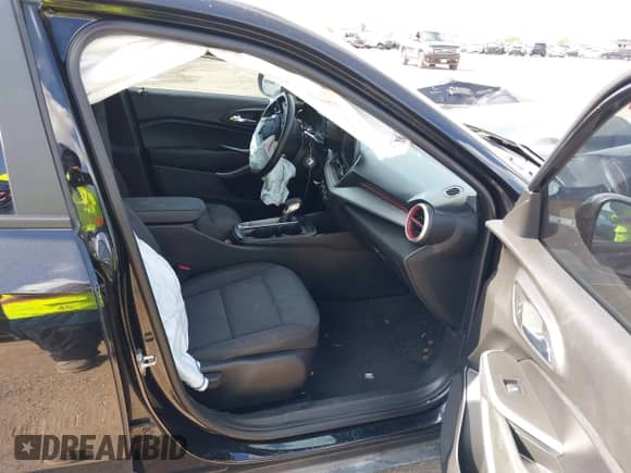 2024 Chevrolet Trax 1RS с VIN KL77LGE24RC031110, выставлен на аукционе IAAI как лот 43196667 с пробегом 45 584 миль миль и . История ставок и продаж доступна на DreamBid. Изображение 5.