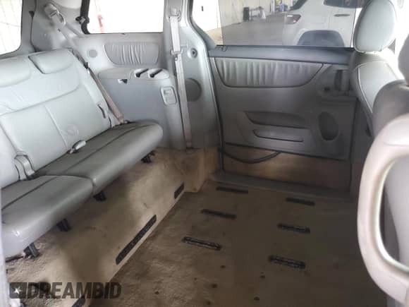 2004 Toyota Sienna XLE z VIN 5TDZA22CX4S194448, wystawiony jako Copart lot #56755535 z przebiegiem 102 504 mil mil oraz Czysty tytuł • Clean title. Historia ofert i sprzedaży dostępna na DreamBid. Obrazek 11.