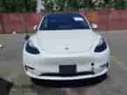 2022 Tesla Model Y Long Range z VIN 7SAYGDEE3NF545146, wystawiony jako IAAI lot #42724193 z przebiegiem Nie podano mil oraz . Historia ofert i sprzedaży dostępna na DreamBid. Obrazek 13.