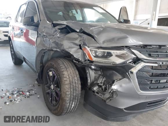 2020 Chevrolet Traverse LS z VIN 1GNERFKW2LJ255626, wystawiony jako IAAI lot #43146243 z przebiegiem 80 567 mil mil oraz . Historia ofert i sprzedaży dostępna na DreamBid. Obrazek 6.