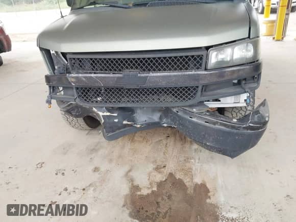 2011 Chevrolet Express Passenger LS z VIN 1GNSGBF43B1145404, wystawiony jako IAAI lot #42359594 z przebiegiem 126 042 mil mil oraz . Historia ofert i sprzedaży dostępna na DreamBid. Obrazek 6.