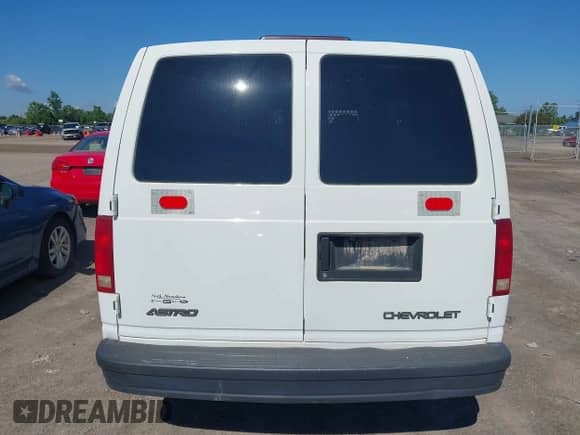 2005 Chevrolet Astro Cargo z VIN 1GCDM19X65B107724, wystawiony jako IAAI lot #42613741 z przebiegiem 62 178 mil mil oraz . Historia ofert i sprzedaży dostępna na DreamBid. Obrazek 16.