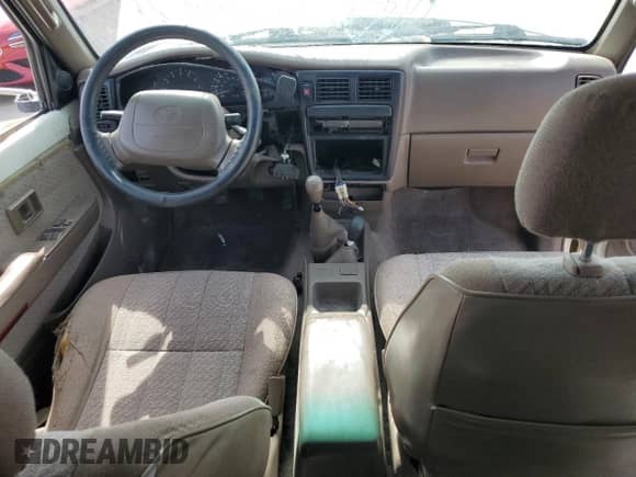 1997 Toyota Tacoma z VIN 4TAWN72N4VZ239482, wystawiony jako Copart lot #56564145 z przebiegiem 151 318 mil mil oraz Szkoda całkowita • Salvage title. Historia ofert i sprzedaży dostępna na DreamBid. Obrazek 8.