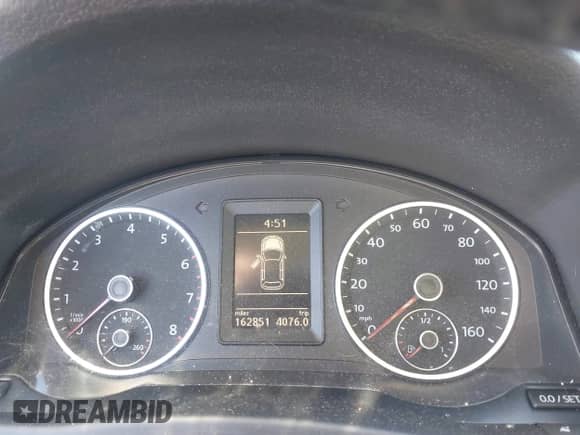 2011 Volkswagen Tiguan SE with VIN WVGAV7AX6BW526154, listed as a IAAI auction lot 41278373 with 162,851 mi miles and . Bid and sale history available at DreamBid. Image 7.