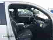 2024 Toyota Tacoma SR5 z VIN 3TMKB5FN5RM022914, wystawiony jako IAAI lot #41398168 z przebiegiem 2 535 mil mil oraz . Historia ofert i sprzedaży dostępna na DreamBid. Obrazek 5.