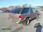 2002 Chevrolet Blazer LS с VIN 1GNCS18WX2K160391, выставлен на аукционе IAAI как лот 41731100 с пробегом 250 283 миль миль и . История ставок и продаж доступна на DreamBid. Изображение 4.