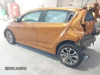 2019 Chevrolet Sonic LT z VIN 1G1JD6SBXK4117812, wystawiony jako IAAI lot #43250931 z przebiegiem Nie podano mil oraz . Historia ofert i sprzedaży dostępna na DreamBid. Obrazek 3.