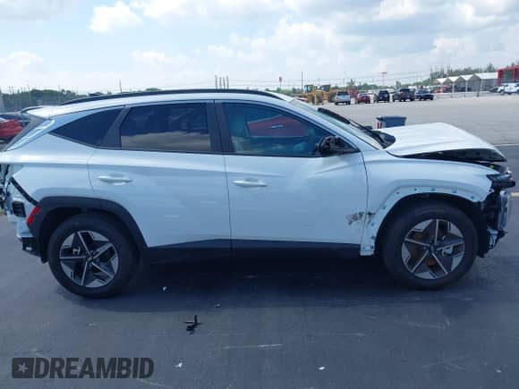 2025 Hyundai Tucson SEL with VIN 5NMJB3DE0SH524645, listed as a IAAI auction lot 43053225 with 4,074 mi miles and . Bid and sale history available at DreamBid. Image 14.