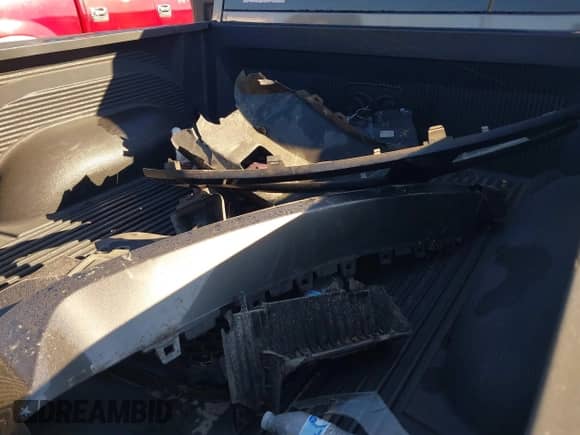 2014 Ram 1500 Express z VIN 3C6RR6KT0EG324163, wystawiony jako IAAI lot #43456901 z przebiegiem 206 685 mil mil oraz . Historia ofert i sprzedaży dostępna na DreamBid. Obrazek 12.