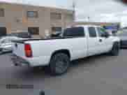 2000 GMC Sierra 1500 SLE with VIN 1GTEC19V9YE230300, listed as a IAAI auction lot 43401220 with 200,930 mi miles and . Bid and sale history available at DreamBid. Image 4.