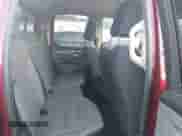 2020 Ram 1500 Big Horn z VIN 1C6SRFBT6LN125026, wystawiony jako IAAI lot #43127444 z przebiegiem 140 571 mil mil oraz . Historia ofert i sprzedaży dostępna na DreamBid. Obrazek 8.