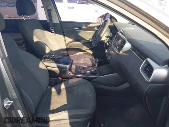 2016 Kia Sorento LX with VIN 5XYPG4A34GG041505, listed as a IAAI auction lot 42820916 with 211,799 mi miles and . Bid and sale history available at DreamBid. Image 5.