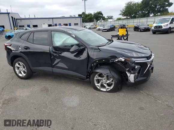 2025 Chevrolet Trax LS с VIN KL77LFEP2SC074288, выставлен на аукционе Copart как лот 68828785 с пробегом 15 111 миль миль и Списание • Salvage title. История ставок и продаж доступна на DreamBid. Изображение 4.