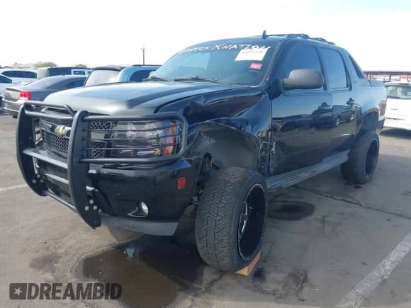 2011 Chevrolet Avalanche LT with VIN 3GNMCFE05BG140362, listed as a IAAI auction lot 41693220 with 162,800 mi miles and . Bid and sale history available at DreamBid. Image 2.