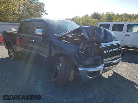 2021 Ram 1500 Laramie z VIN 1C6SRFJT3MN568320, wystawiony jako Copart lot #81252725 z przebiegiem Nie podano mil oraz Szkoda całkowita • Salvage title. Historia ofert i sprzedaży dostępna na DreamBid. Obrazek 4.