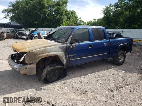 2004 Chevrolet Silverado 2500HD LS z VIN 1GCHC23U24F180122, wystawiony jako Copart lot #53521064 z przebiegiem Nie podano mil oraz Nie do naprawy • Non repairable. Historia ofert i sprzedaży dostępna na DreamBid. Obrazek 1.