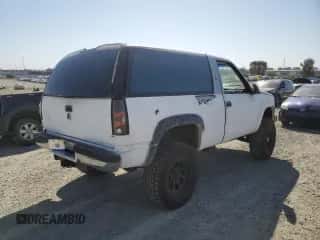 1992 Chevrolet Blazer с VIN 1GNEK18K2NJ331196, выставлен на аукционе Copart как лот 84045025 с пробегом 208 496 миль миль и Списание • Salvage title. История ставок и продаж доступна на DreamBid. Изображение 3.