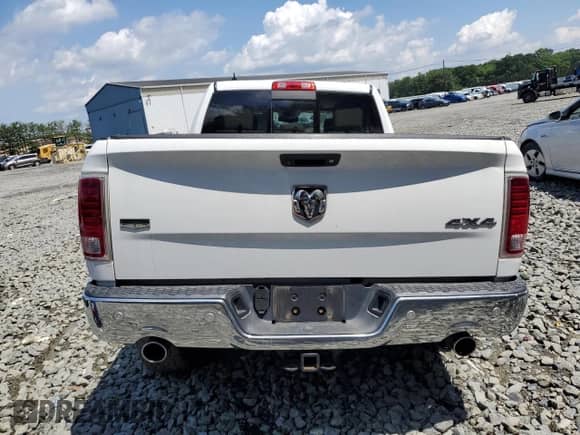 2016 Ram 1500 Laramie z VIN 1C6RR7VT2GS157530, wystawiony jako Copart lot #61051075 z przebiegiem 116 655 mil mil oraz Szkoda całkowita • Salvage title. Historia ofert i sprzedaży dostępna na DreamBid. Obrazek 6.