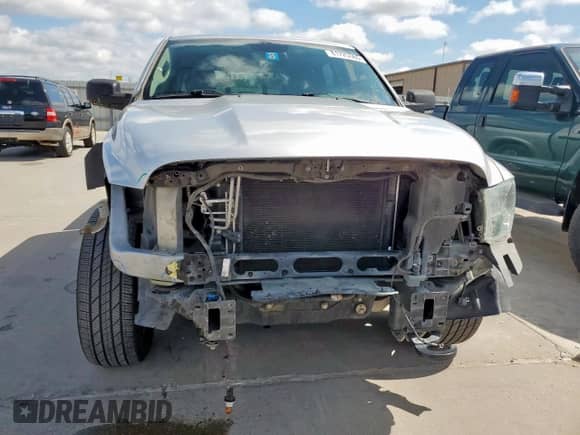 2015 Ram 1500 Big Horn z VIN 1C6RR6LT3FS685895, wystawiony jako Copart lot #81725565 z przebiegiem 158 250 mil mil oraz Szkoda całkowita • Salvage title. Historia ofert i sprzedaży dostępna na DreamBid. Obrazek 5.