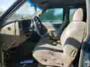 1998 GMC Sierra 1500 z VIN 2GTEC19M7W1557218, wystawiony jako Copart lot #51055425 z przebiegiem 311 370 mil mil oraz Szkoda całkowita • Salvage title. Historia ofert i sprzedaży dostępna na DreamBid. Obrazek 7.