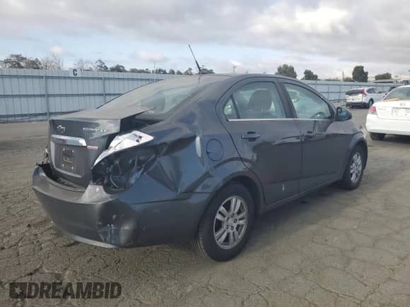 2012 Chevrolet Sonic LT z VIN 1G1JD5SBXC4225133, wystawiony jako Copart lot #68525054 z przebiegiem 93 000 mil mil oraz Szkoda całkowita • Salvage title. Historia ofert i sprzedaży dostępna na DreamBid. Obrazek 3.