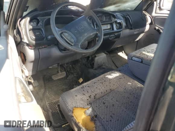 1998 Dodge 1500 с VIN 3B7HC16Y3WM252702, выставлен на аукционе Copart как лот 53501055 с пробегом Не указан миль и На запчасти • Non repairable. История ставок и продаж доступна на DreamBid. Изображение 8.