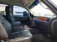 2010 Chevrolet Suburban LT z VIN 1GNUCJE08AR133987, wystawiony jako IAAI lot #42413997 z przebiegiem 268 401 mil mil oraz . Historia ofert i sprzedaży dostępna na DreamBid. Obrazek 5.