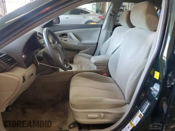 2011 Toyota Camry LE z VIN 4T1BF3EK8BU598994, wystawiony jako Copart lot #80474295 z przebiegiem 117 882 mil mil oraz Szkoda całkowita • Salvage title. Historia ofert i sprzedaży dostępna na DreamBid. Obrazek 7.