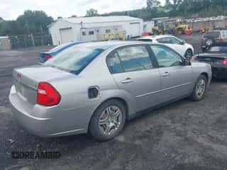 2008 Chevrolet Malibu Classic LS 2FL z VIN 1G1ZS58N88F106759, wystawiony jako IAAI lot #42890308 z przebiegiem 176 500 mil mil oraz . Historia ofert i sprzedaży dostępna na DreamBid. Obrazek 4.