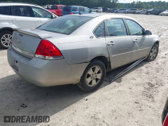 2007 Chevrolet Impala LT z VIN 2G1WT58K279414457, wystawiony jako IAAI lot #42622667 z przebiegiem 210 382 mil mil oraz . Historia ofert i sprzedaży dostępna na DreamBid. Obrazek 4.