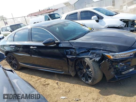 2018 Honda Accord Touring with VIN 1HGCV2F97JA027967, listed as a IAAI auction lot 42704991 with 86,116 mi miles and . Bid and sale history available at DreamBid. Image 13.