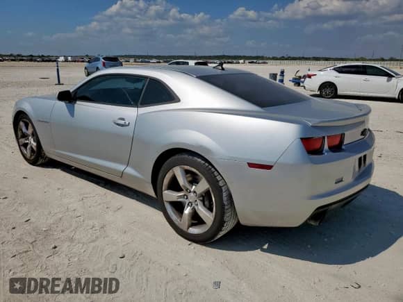 2011 Chevrolet Camaro 1SS z VIN 2G1FS1EW6B9142801, wystawiony jako Copart lot #81938125 z przebiegiem 212 022 mil mil oraz Czysty tytuł • Clean title. Historia ofert i sprzedaży dostępna na DreamBid. Obrazek 2.