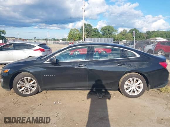 2020 Chevrolet Malibu LT with VIN 1G1ZD5ST6LF021462, listed as a IAAI auction lot 43052838 with 116,350 mi miles and . Bid and sale history available at DreamBid. Image 13.