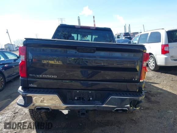 2024 Chevrolet Silverado 1500 LT with VIN 1GCUDDED5RZ103724, listed as a IAAI auction lot 41538466 with 10,027 mi miles and . Bid and sale history available at DreamBid. Image 16.