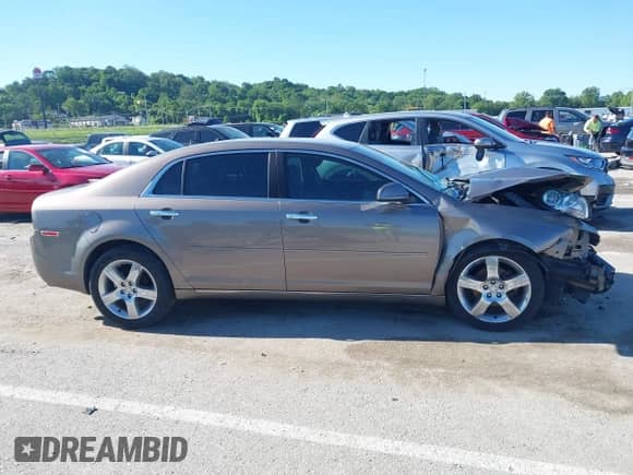 2012 Chevrolet Malibu 3LT z VIN 1G1ZF5E78CF119482, wystawiony jako IAAI lot #42305828 z przebiegiem 133 993 mil mil oraz . Historia ofert i sprzedaży dostępna na DreamBid. Obrazek 14.