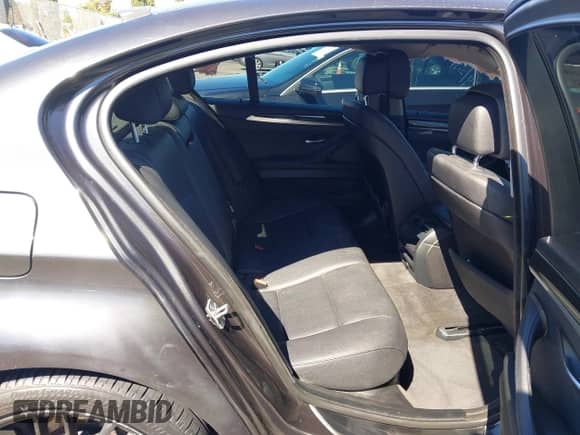 2013 BMW 5 Series 528i с VIN WBAXG5C52DD233582, выставлен на аукционе IAAI как лот 43326429 с пробегом 147 253 миль миль и . История ставок и продаж доступна на DreamBid. Изображение 8.