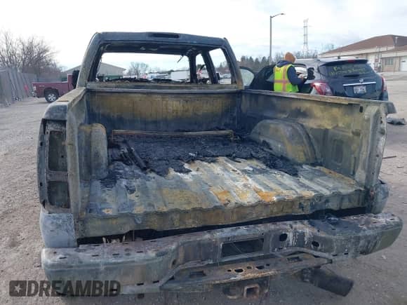 2002 Chevrolet Silverado 2500HD LT с VIN 1GCHK23112F222642, выставлен на аукционе IAAI как лот 41453480 с пробегом Не указан миль и . История ставок и продаж доступна на DreamBid. Изображение 14.