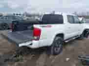 2017 Toyota Tacoma SR5 с VIN 3TMCZ5AN3HM106655, выставлен на аукционе IAAI как лот 41838777 с пробегом 63 740 миль миль и . История ставок и продаж доступна на DreamBid. Изображение 4.