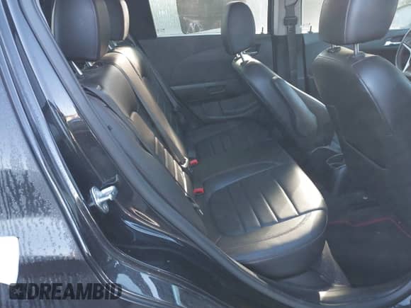 2013 Chevrolet Sonic RS z VIN 1G1JH6SB9D4176972, wystawiony jako IAAI lot #42191316 z przebiegiem 85 102 mil mil oraz . Historia ofert i sprzedaży dostępna na DreamBid. Obrazek 8.