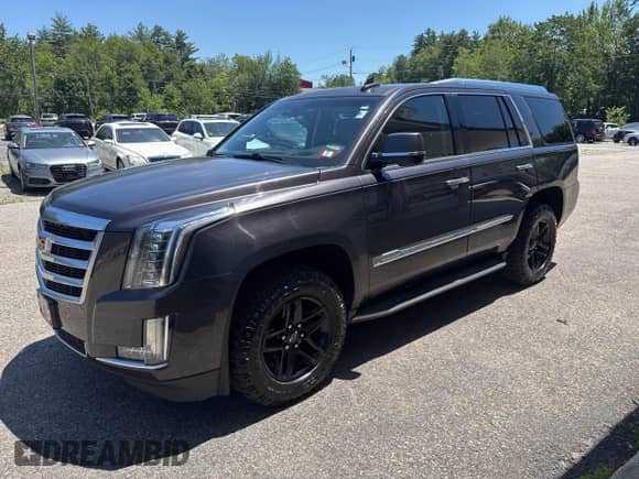 2016 Cadillac Escalade Luxury Collection z VIN 1GYS4BKJ4GR185698, wystawiony jako IAAI lot #42637240 z przebiegiem 188 154 mil mil oraz . Historia ofert i sprzedaży dostępna na DreamBid. Obrazek 2.