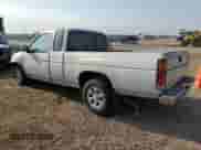 1996 Nissan Frontier XE z VIN 1N6SD16S8TC351606, wystawiony jako Copart lot #67078455 z przebiegiem 257 988 mil mil oraz Szkoda całkowita • Salvage title. Historia ofert i sprzedaży dostępna na DreamBid. Obrazek 2.