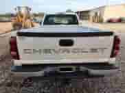 2003 Chevrolet Silverado 1500 LS z VIN 1GCEC14T73Z289045, wystawiony jako Copart lot #83783965 z przebiegiem 280 996 mil mil oraz Szkoda całkowita • Salvage title. Historia ofert i sprzedaży dostępna na DreamBid. Obrazek 6.