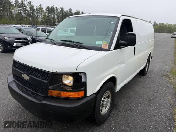 2011 Chevrolet Express Cargo z VIN 1GCWGFBA5B1177638, wystawiony jako Copart lot #57481135 z przebiegiem 108 759 mil mil oraz Czysty tytuł • Clean title. Historia ofert i sprzedaży dostępna na DreamBid. Obrazek 2.