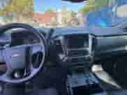 2015 Chevrolet Tahoe Commercial z VIN 1GNLC2EC2FR588904, wystawiony jako Copart lot #82071905 z przebiegiem Nie podano mil oraz Czysty tytuł • Clean title. Historia ofert i sprzedaży dostępna na DreamBid. Obrazek 9.