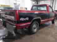1990 GMC Sierra 1500 z VIN 1GTDK14K7LE522631, wystawiony jako IAAI lot #41424510 z przebiegiem 263 201 mil mil oraz . Historia ofert i sprzedaży dostępna na DreamBid. Obrazek 4.