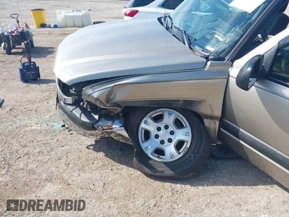 2003 Chevrolet Avalanche with VIN 3GNEC13T23G315110, listed as a IAAI auction lot 43092593 with 204,732 mi miles and . Bid and sale history available at DreamBid. Image 6.
