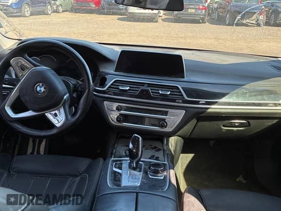 2017 BMW 7 Series 750i с VIN WBA7F0C35HGM21697, выставлен на аукционе Copart как лот 82095145 с пробегом 97 794 миль миль и Списание • Salvage title. История ставок и продаж доступна на DreamBid. Изображение 9.